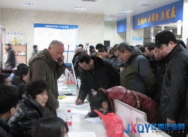 景德鎮(zhèn)舉辦大型招聘會 215家企業(yè)提供2萬余崗位