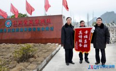 車壞困高速饑寒交迫  銅鼓所免費服務送溫暖