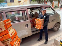 感動！家養(yǎng)三頭豬送救災一線  抗震救災中國人壽在行動