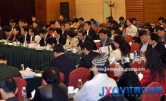 江西代表團(tuán)舉行全體會(huì)議 鹿心社主持陳雷到會(huì)聽(tīng)取意見(jiàn)