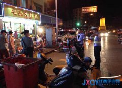 景德鎮(zhèn)交警開展夜間車輛亂停亂放整治&ldquo;迎瓷博&rdquo;