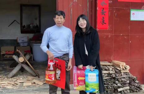 平安人壽贛州中心支公司積極開展定點(diǎn)幫扶鄉(xiāng)村走訪慰問活動(dòng)